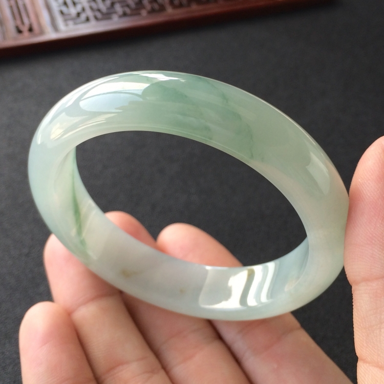 (超值推荐)糯冰种飘花手镯(56.4mm)