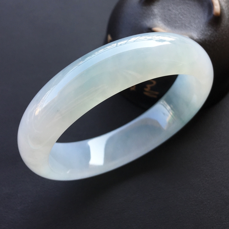 (超值推荐)糯冰种淡晴水手镯(54.1mm)