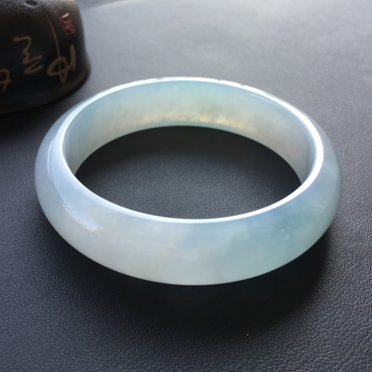 (超值推荐)糯冰种淡晴水手镯(54.1mm)