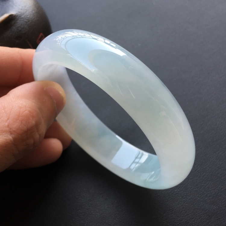 (超值推荐)糯冰种淡晴水手镯(54.1mm)