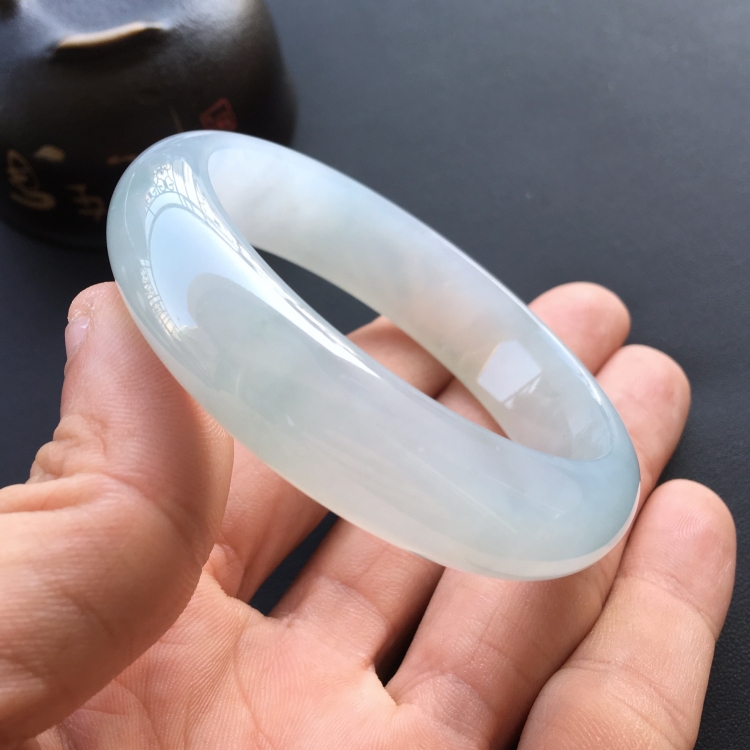(超值推荐)糯冰种淡晴水手镯(54.1mm)
