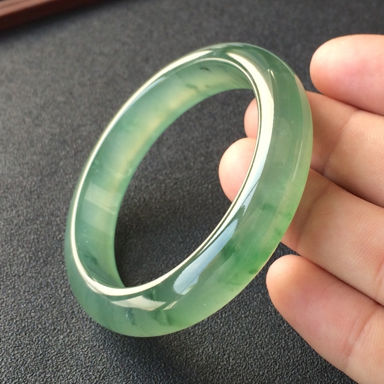 (超值推荐)冰种晴水飘花手镯(53.5mm)