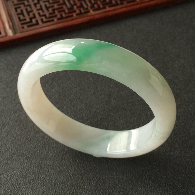 (超值推荐)糯冰种飘翠手镯(56.3mm)
