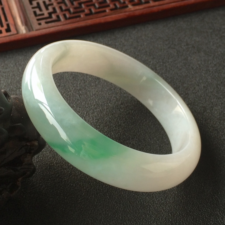 (超值推荐)糯冰种飘翠手镯(56.3mm)