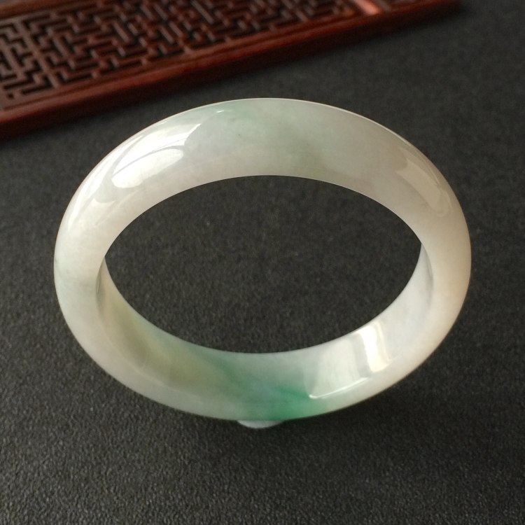 (超值推荐)糯冰种飘翠手镯(56.3mm)