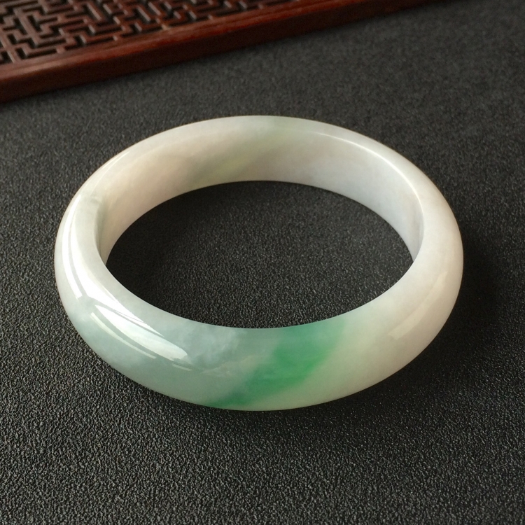 (超值推荐)糯冰种飘翠手镯(56.3mm)