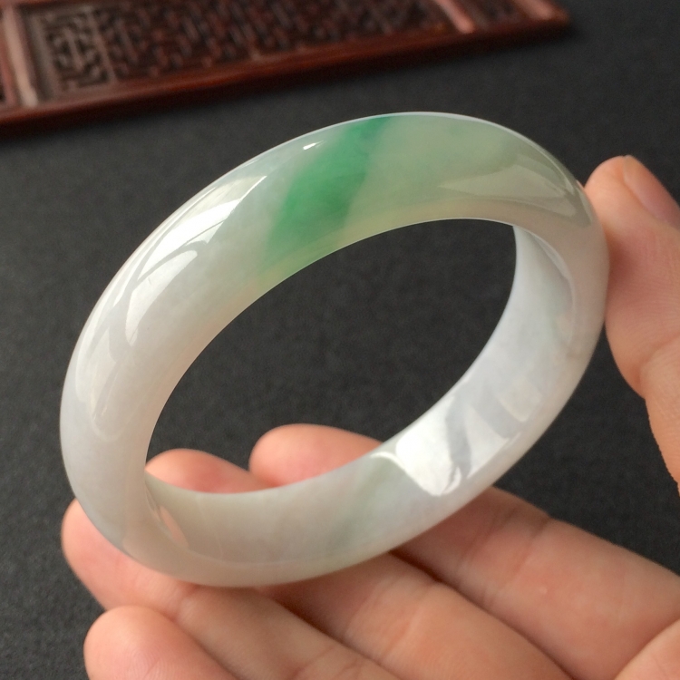 (超值推荐)糯冰种飘翠手镯(56.3mm)