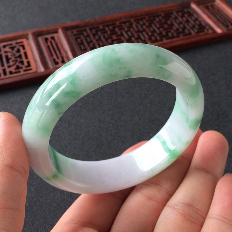 (超值推荐)糯冰种飘花手镯(57mm)