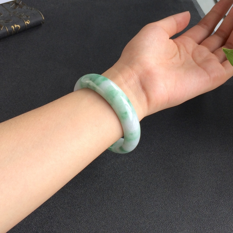 (超值推荐)糯冰种飘花手镯(57mm)