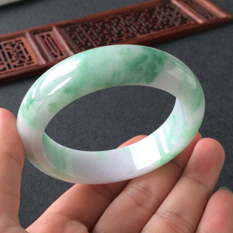 (超值推荐)糯冰种飘花手镯(56.8mm)