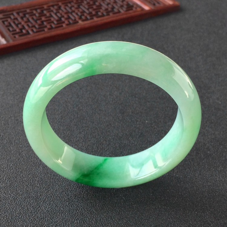 (超值推荐)糯冰种飘翠手镯(56.6mm)
