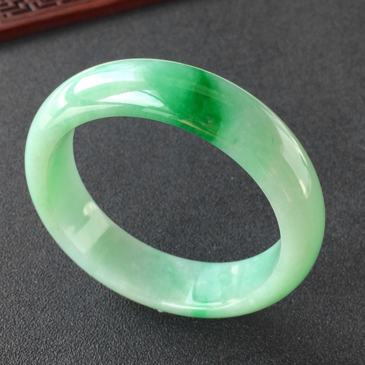 (超值推荐)糯冰种飘翠手镯(56.6mm)