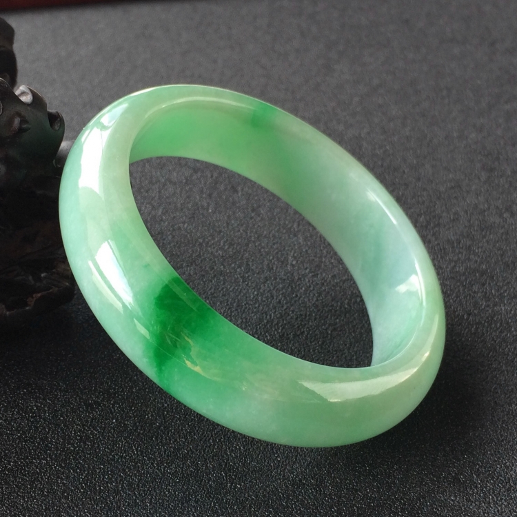 (超值推荐)糯冰种飘翠手镯(56.6mm)