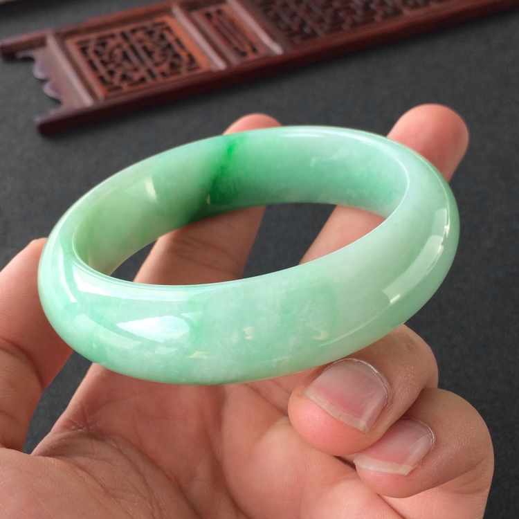 (超值推荐)糯冰种飘翠手镯(56.6mm)