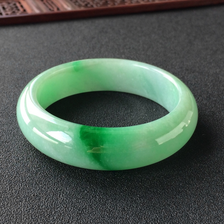 (超值推荐)糯冰种飘翠手镯(56.6mm)