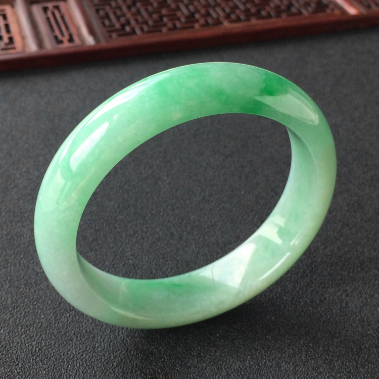(超值推荐)糯冰种飘翠手镯(57.4mm)