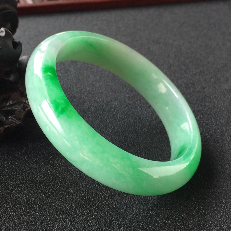 (超值推荐)糯冰种飘翠手镯(57.4mm)