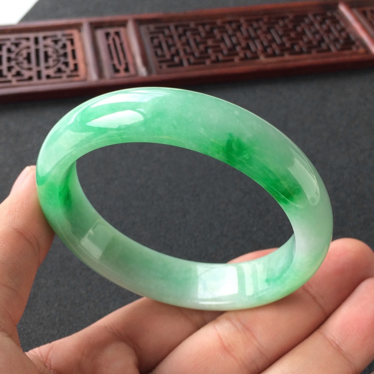 (超值推荐)糯冰种飘翠手镯(57.4mm)