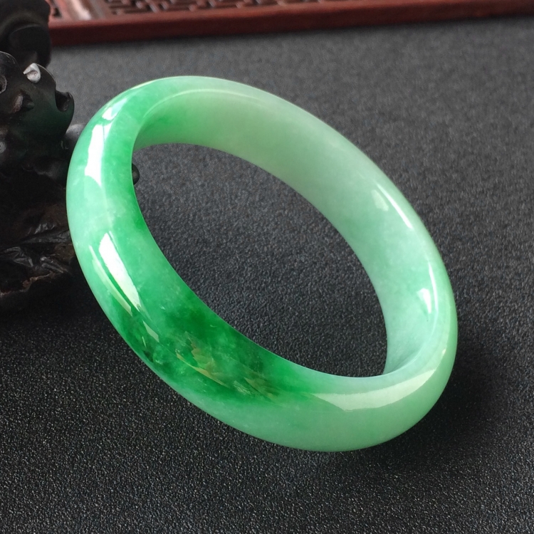 (超值推荐)糯冰种飘翠手镯(56.8mm)