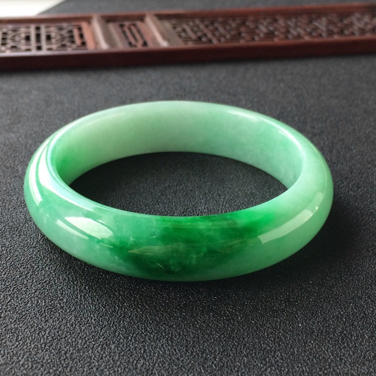 (超值推荐)糯冰种飘翠手镯(56.8mm)