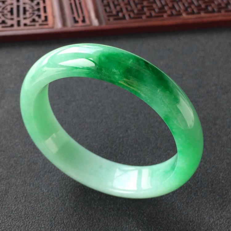 (超值推荐)糯冰种飘翠手镯(56.8mm)