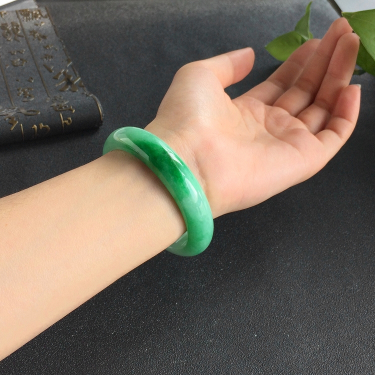 (超值推荐)糯冰种飘翠手镯(56.8mm)