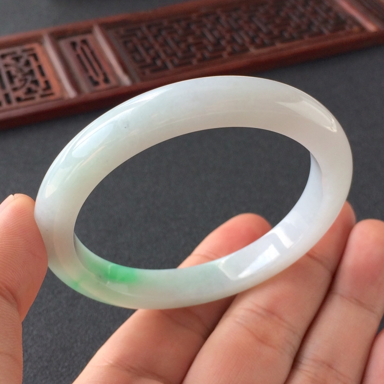 (超值推荐)糯冰种飘翠手镯(53.6mm)