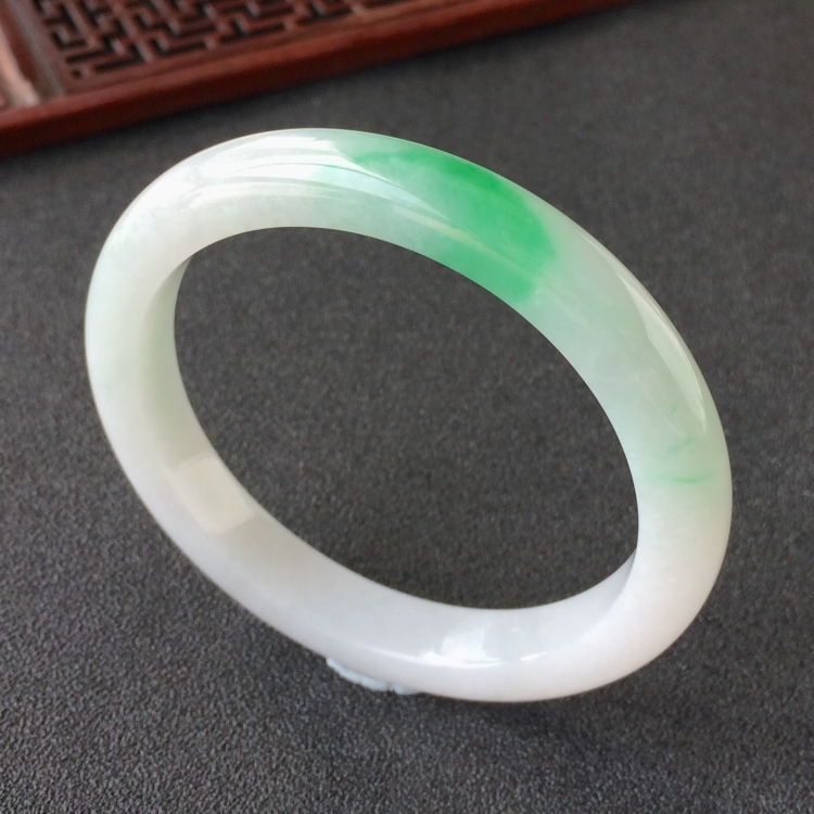 (超值推荐)糯冰种飘翠手镯(53.6mm)