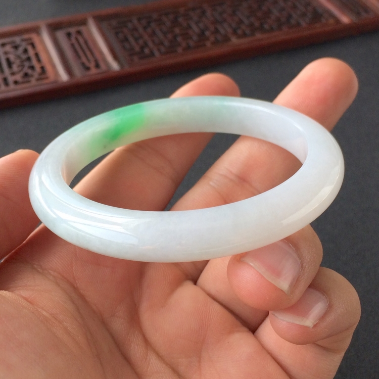 (超值推荐)糯冰种飘翠手镯(53.6mm)