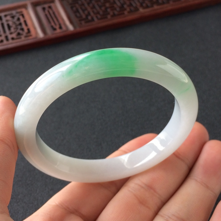 (超值推荐)糯冰种飘翠手镯(53.6mm)