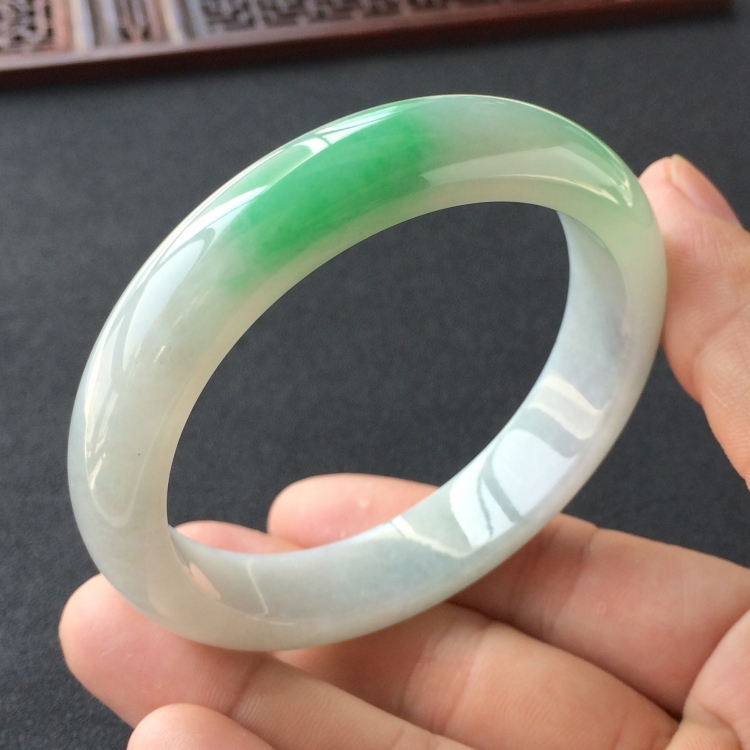 (超值推荐)糯冰种飘翠手镯(57.2mm)