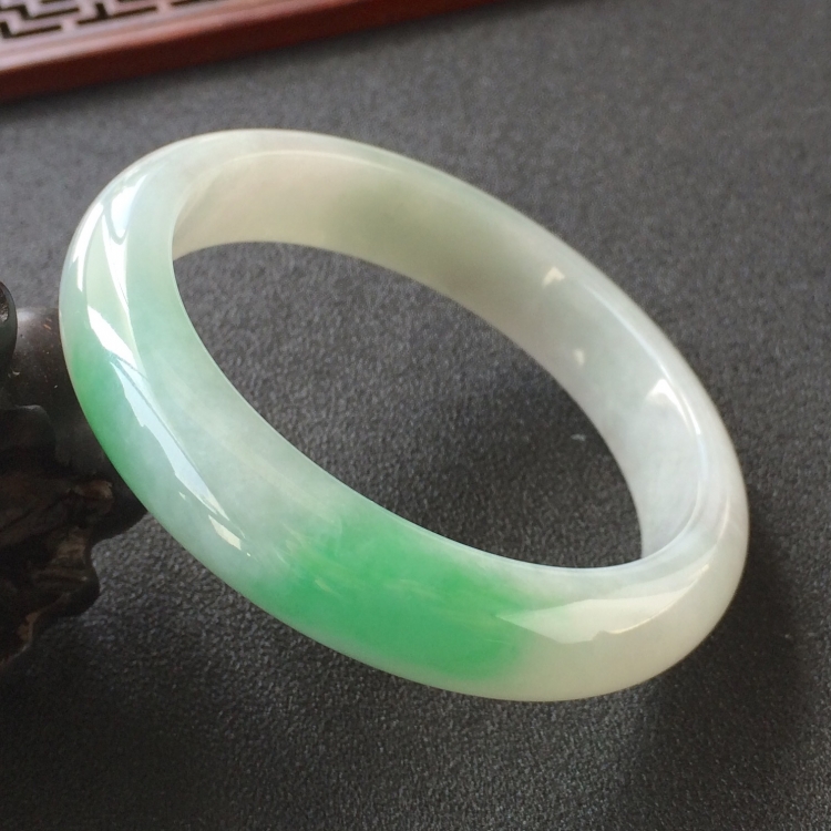 (超值推荐)糯冰种飘翠手镯(57.2mm)
