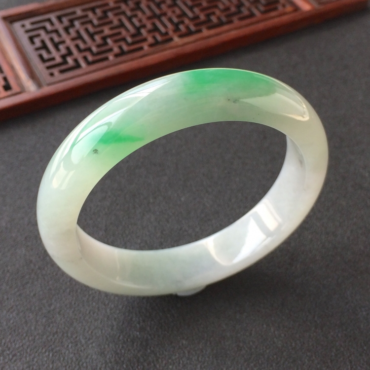 (超值推荐)糯冰种飘翠手镯(57.2mm)