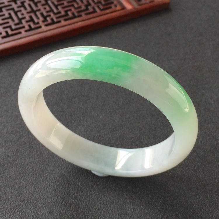 (超值推荐)糯冰种飘翠手镯(57.2mm)