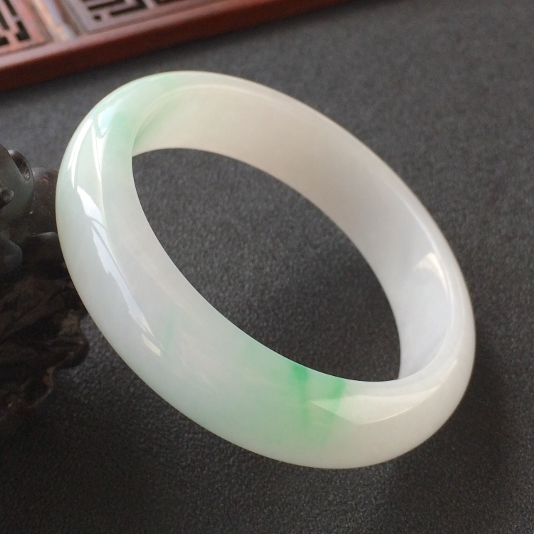 (超值推荐)糯冰种飘翠手镯(52.8mm)
