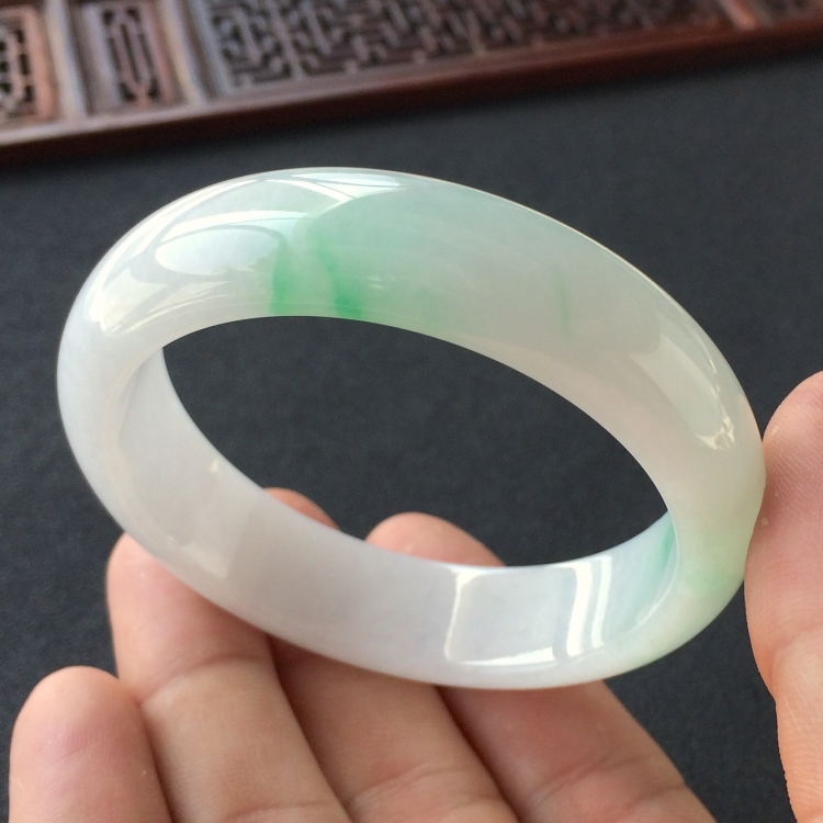 (超值推荐)糯冰种飘翠手镯(52.8mm)