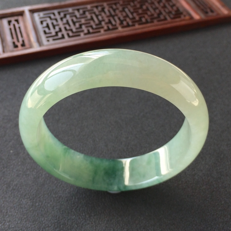 (超值推荐)糯冰种飘花手镯(60.7mm)