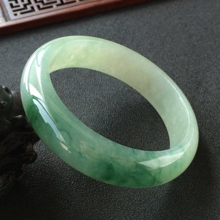 (超值推荐)糯冰种飘花手镯(60.7mm)