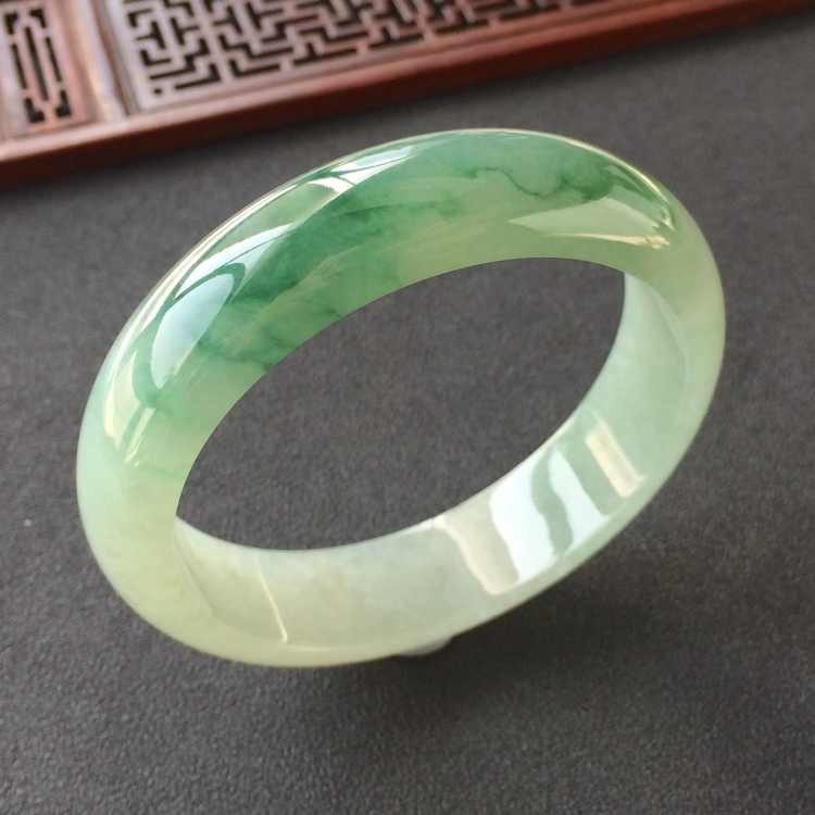 (超值推荐)糯冰种飘花手镯(60.7mm)