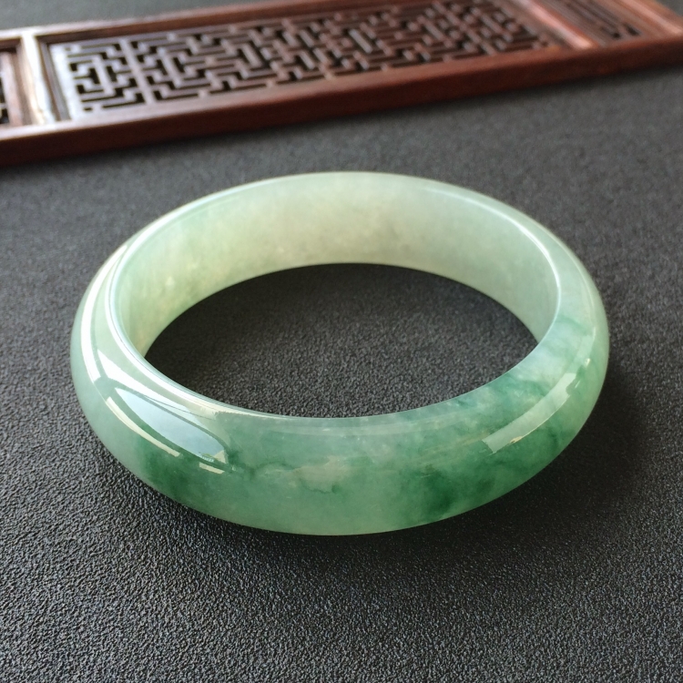 (超值推荐)糯冰种飘花手镯(60.7mm)