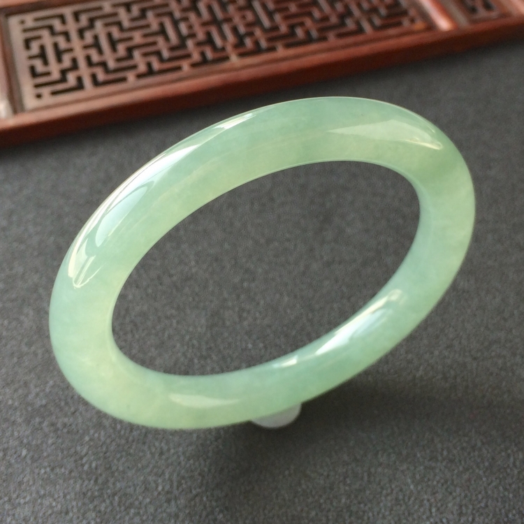 (超值推荐)糯冰种晴水圆条手镯(55mm)