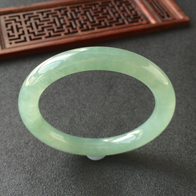 (超值推荐)糯冰种晴水圆条手镯(55mm)