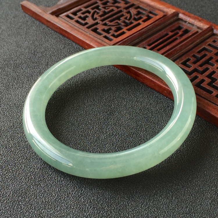(超值推荐)糯冰种晴水圆条手镯(55mm)