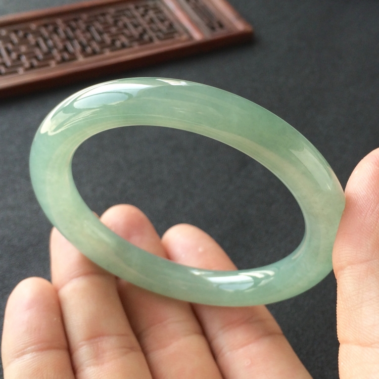 (超值推荐)糯冰种晴水圆条手镯(55mm)