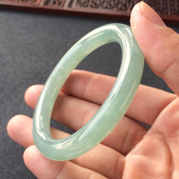 (超值推荐)糯冰种晴水圆条手镯(55mm)