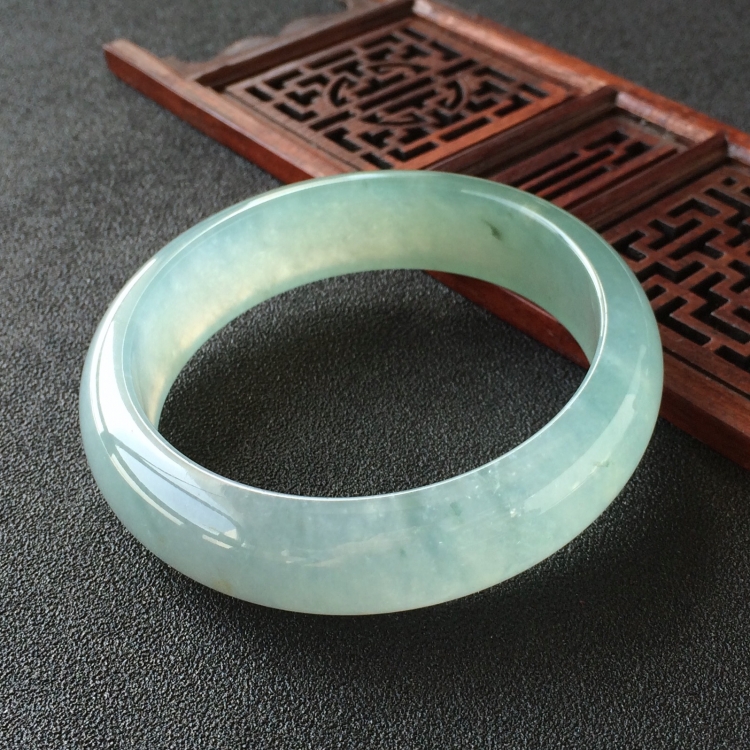 (超值推荐)冰种晴水略飘花手镯(56.3mm)