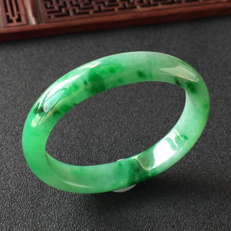 (超值推荐)糯冰种飘翠贵妃镯(55mm-47.6mm)