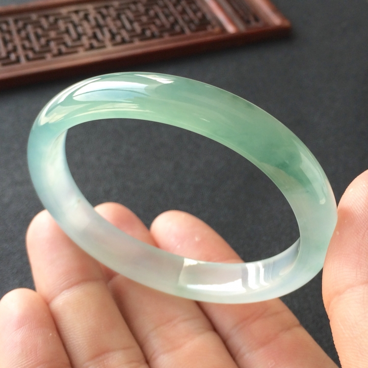 (超值推荐)冰种晴水贵妃镯(56mm-48.5mm)