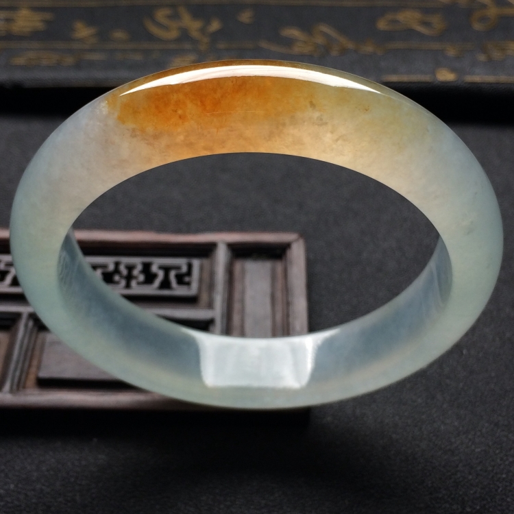 （超值推荐）冰种淡晴水带黄翡手镯（57.2mm）