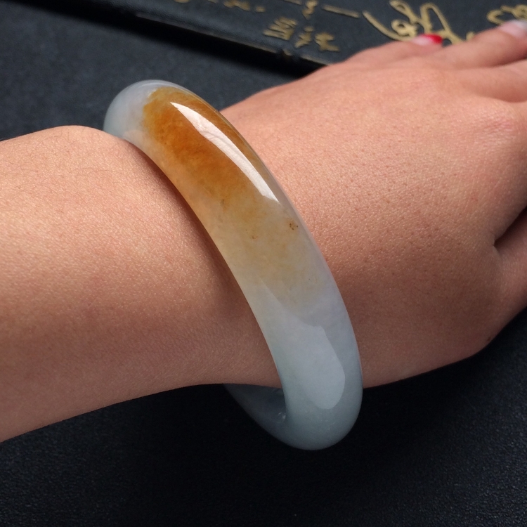 （超值推荐）冰种淡晴水带黄翡手镯（57.2mm）